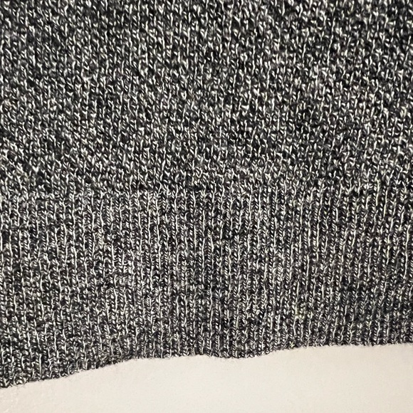 Women’s GAP Long-Sleeve Lightweight V-Neck Sweater SIZE L - PRE-OWNED - Picture 7 of 7